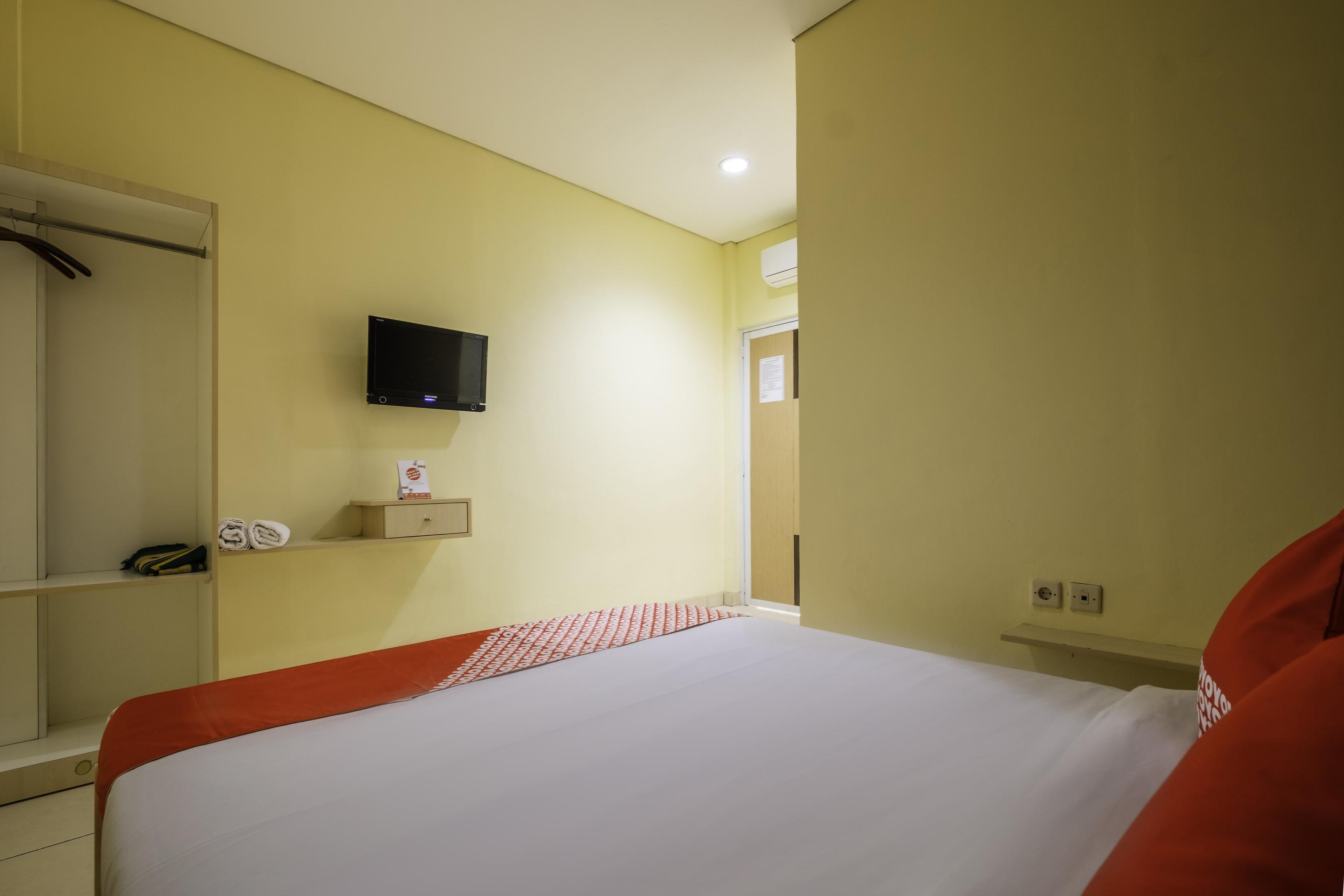 Oyo 2947 Cluster Harris Home Stay & Kos Cimindi Bagian luar foto