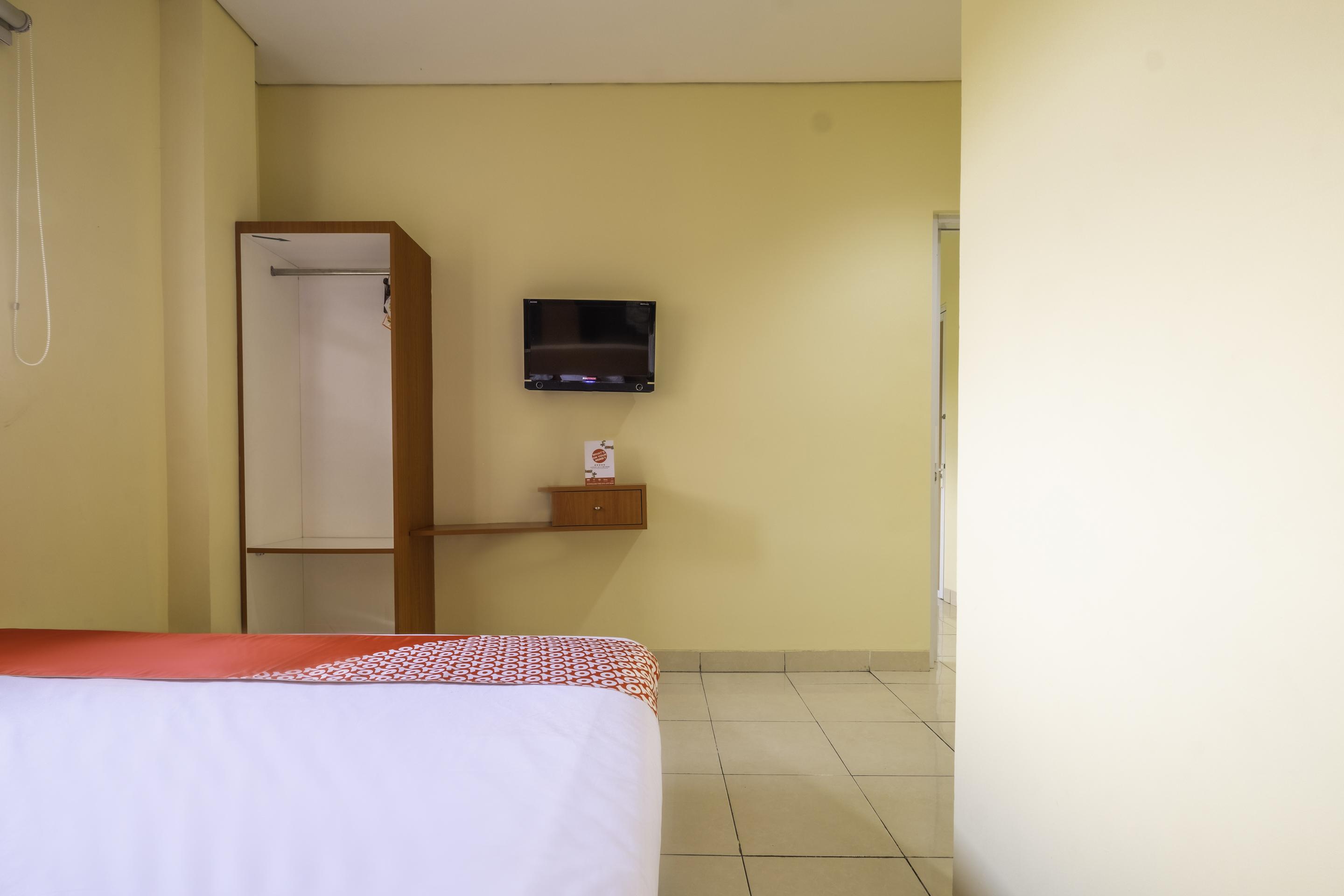 Oyo 2947 Cluster Harris Home Stay & Kos Cimindi Bagian luar foto