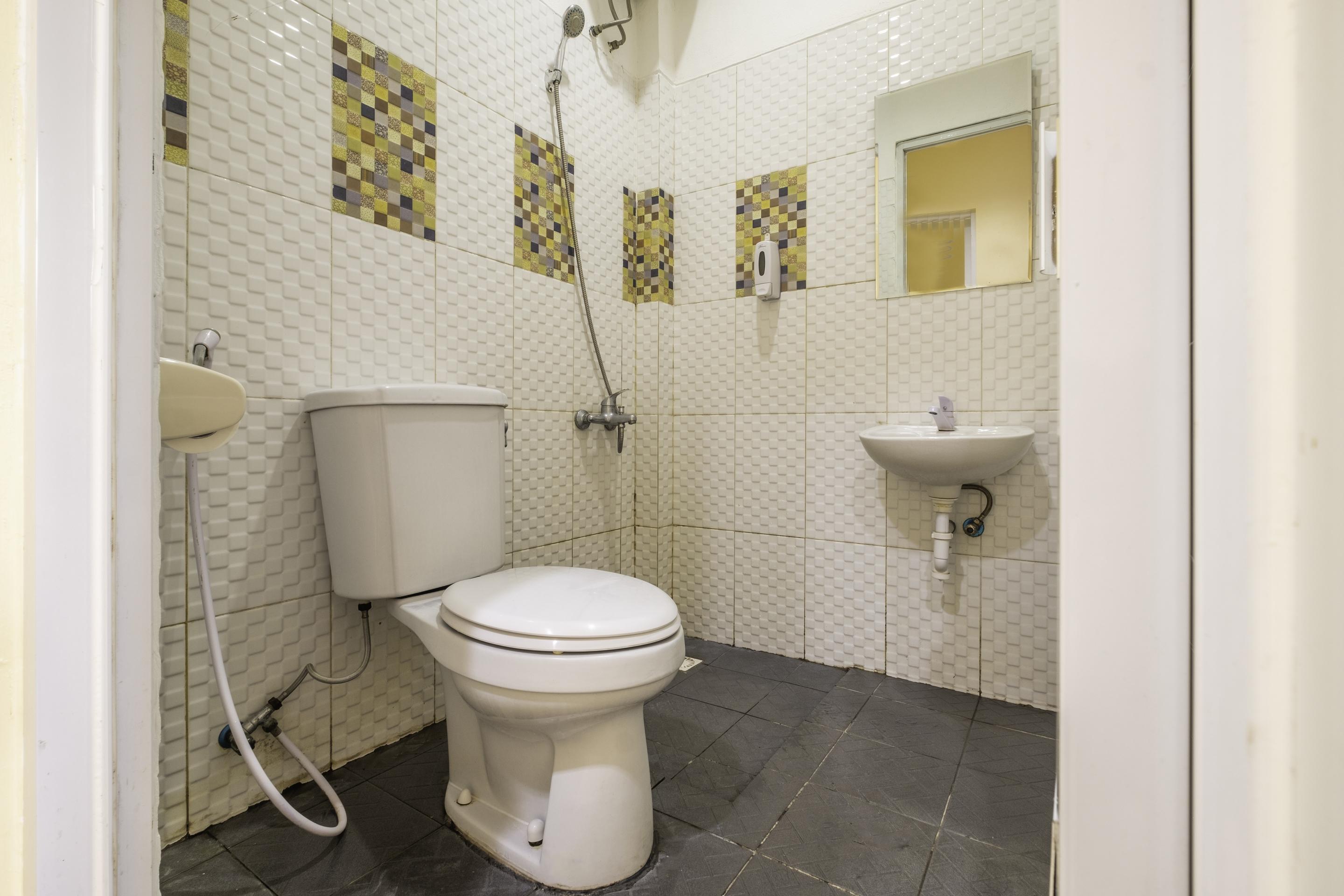Oyo 2947 Cluster Harris Home Stay & Kos Cimindi Bagian luar foto