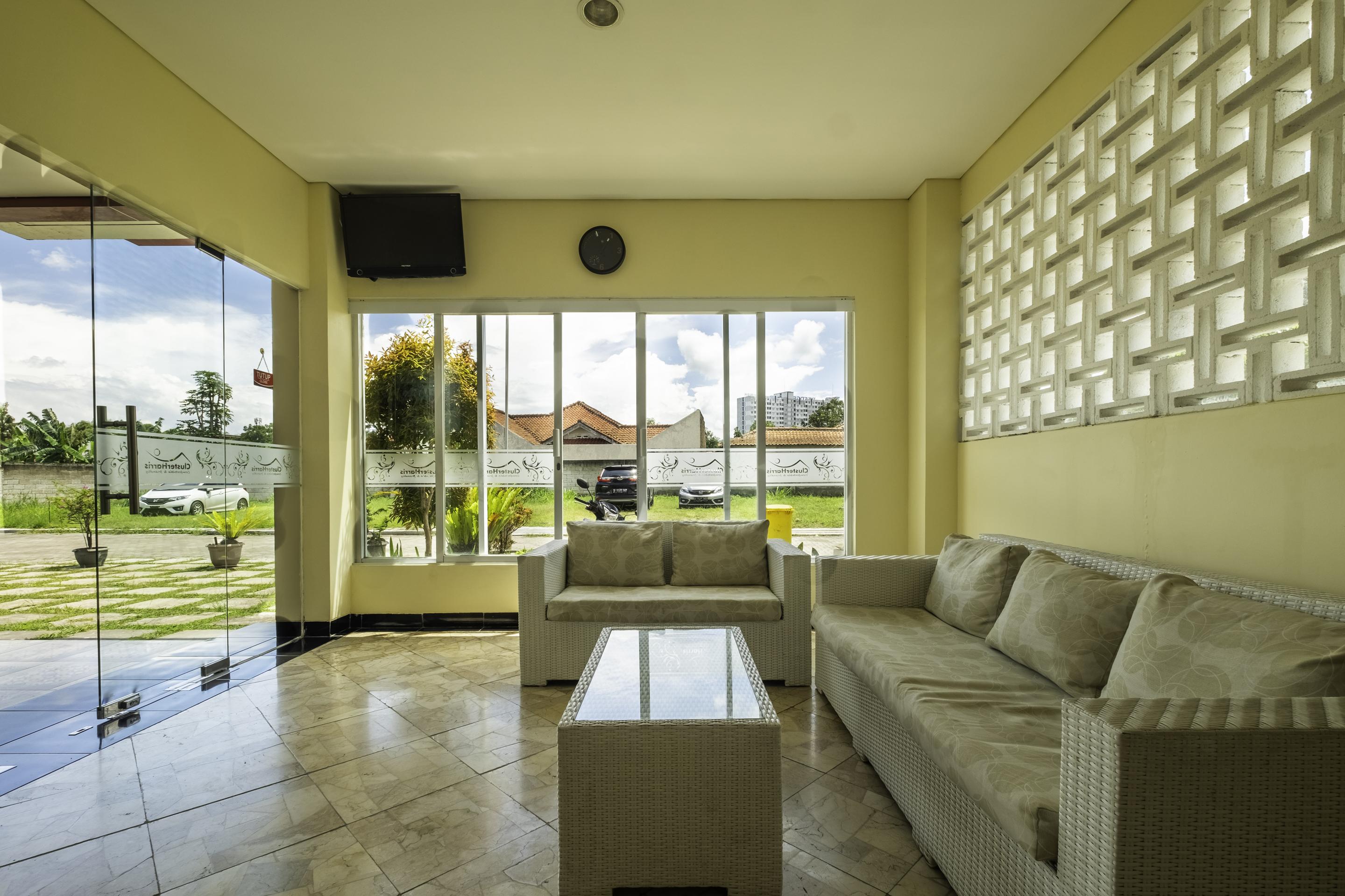 Oyo 2947 Cluster Harris Home Stay & Kos Cimindi Bagian luar foto